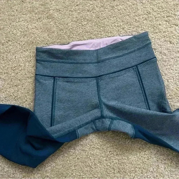 Lululemon Athletica Training Tough Cropped Capri Women’s Size 4 Blue Mesh Panel - Picture 8 of 16